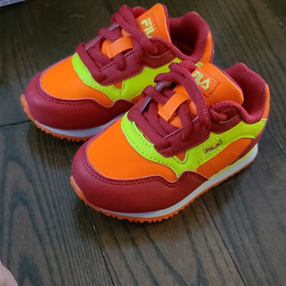 New Fila Cress Color Block Orange and Red Sneakers Sporty Infant's Size 6